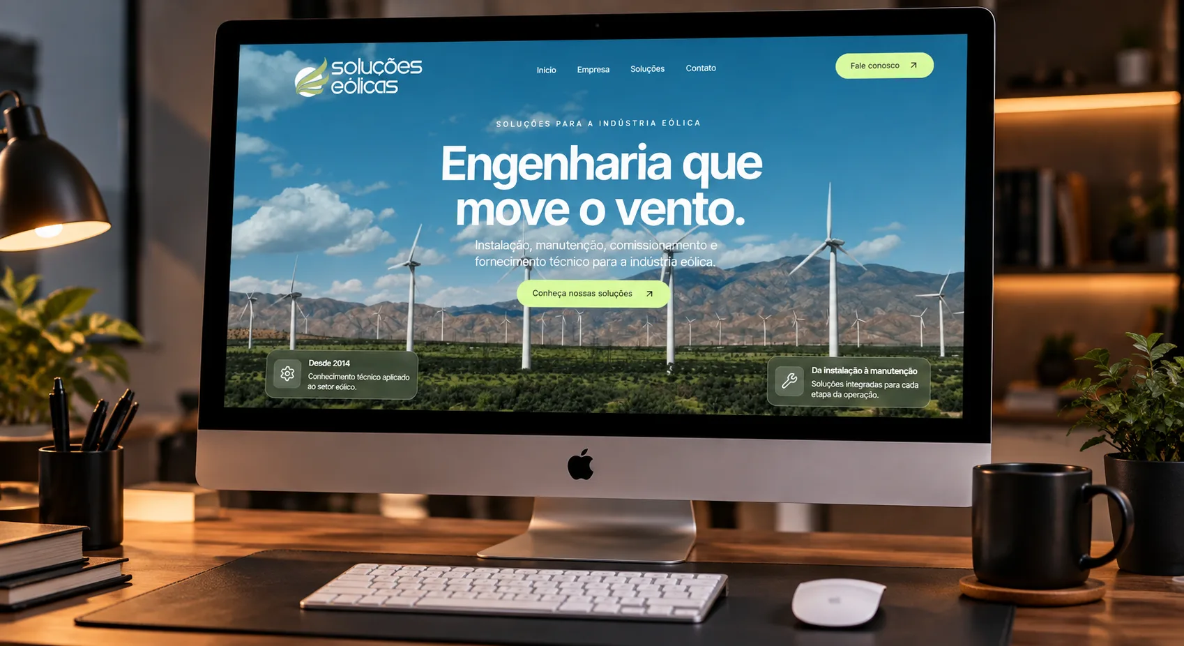Site da Soluções Eólicas aberto em um monitor