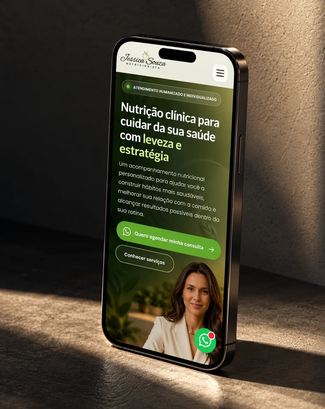 Site da nutricionista Jessica Souza aberto em um celular